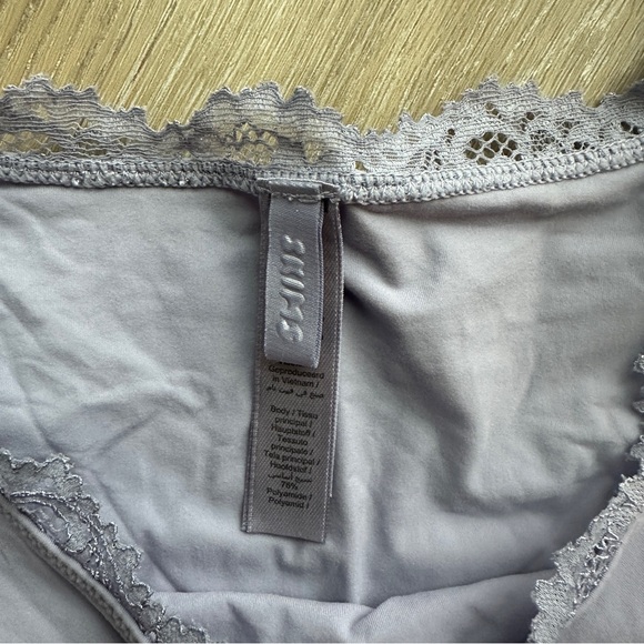 Skims Fits Everybody lace tank - Picture 2 of 3